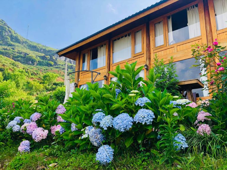 Rock Garden Sapa Homestay tọa lạc bên sườn núi thơ mộng