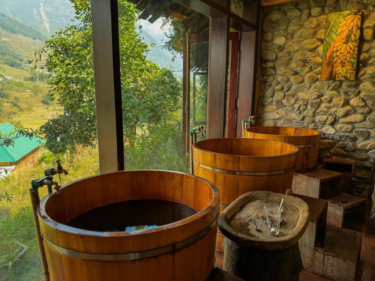 Liệu pháp tắm lá Dao đỏ Sa Pa – hòa mình vào văn hóa Tây Bắc và tận hưởng lợi ích sức khỏe toàn diện.