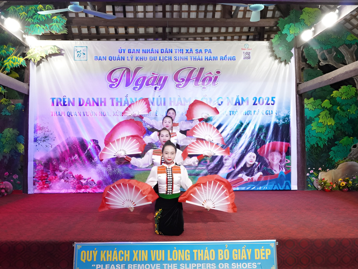 Ngày hội Núi Hàm Rồng ngập tràn âm vang và sắc màu lễ hội.