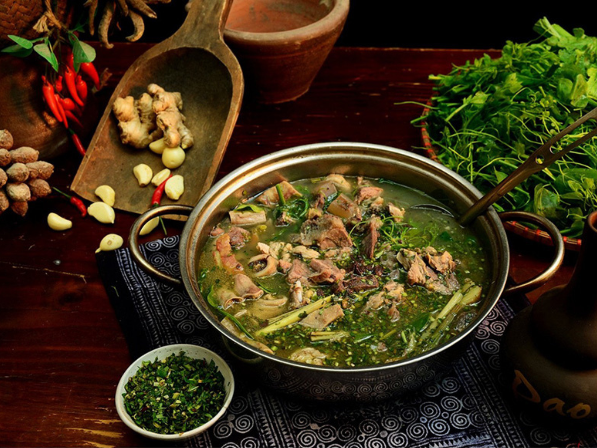 Thắng cố mang đậm hương vị núi rừng của người Mông