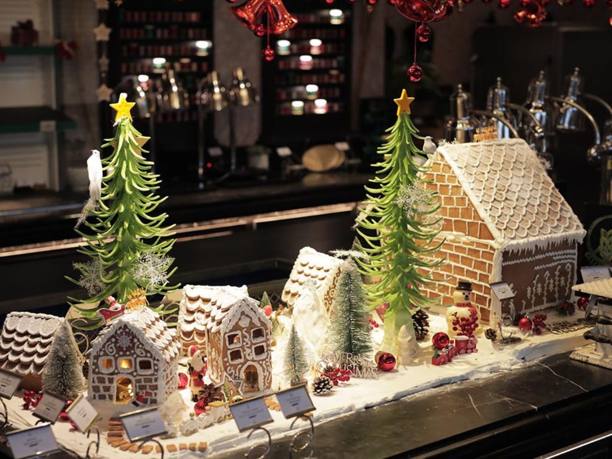 Trang trí không gian Noel ở Sa Pa rực rỡ và đầy không khí lễ hội.