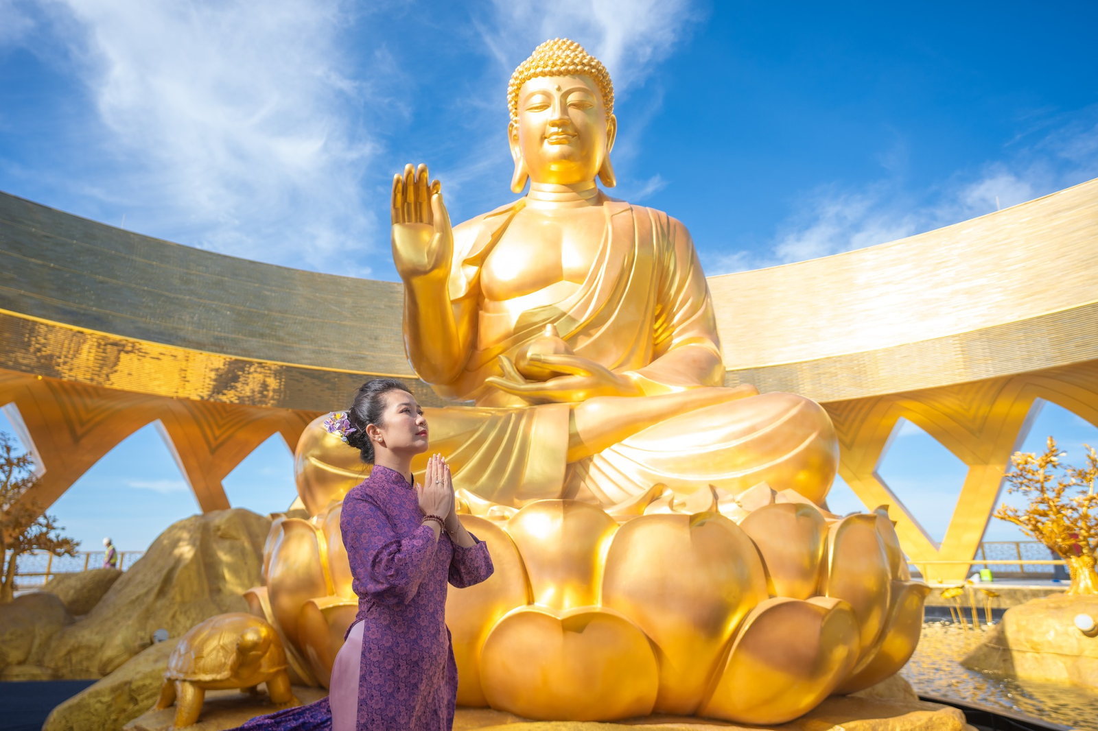 Visiting Tay Ninh for prayers brings luck and prosperity for the year