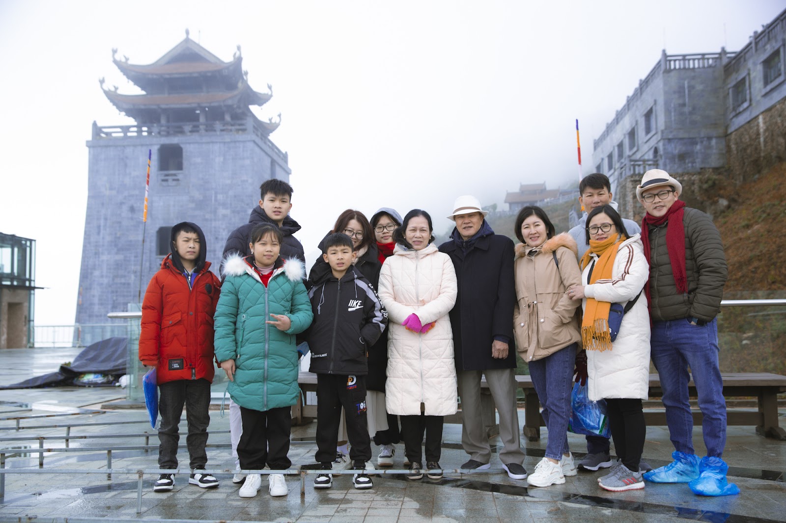 Du khách tham quan đỉnh Fansipan ngày mùng 3 Tết