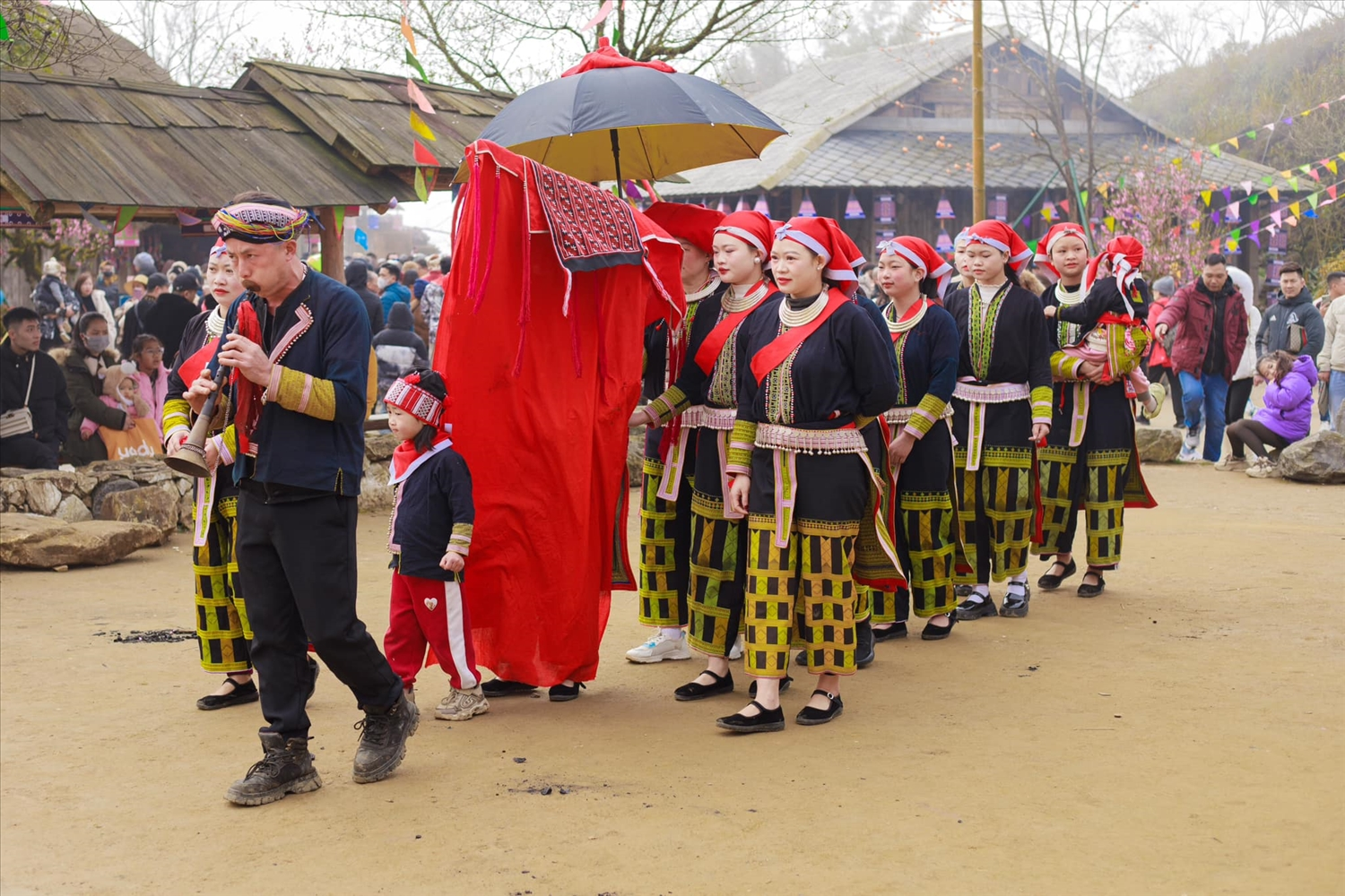Không khí lễ hội đặc sắc tại Bản Mây.