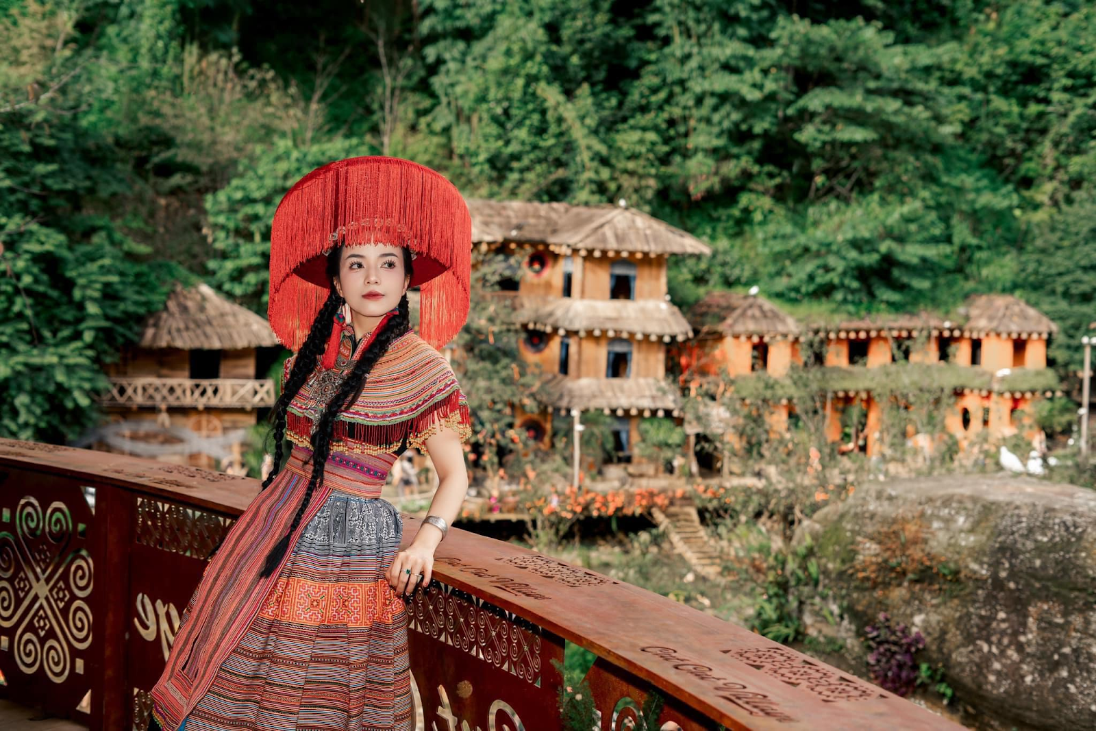 Du khách có thể tham khảo các điểm thuê trang phục ngay tại bản Cát Cát.