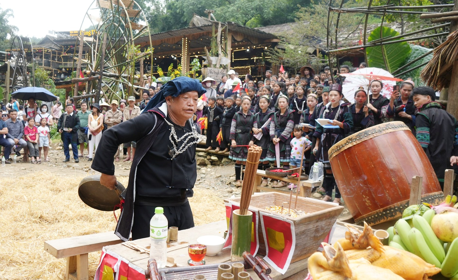 Đồng bào dân tộc Mông tổ chức nghi lễ chào đón năm mới