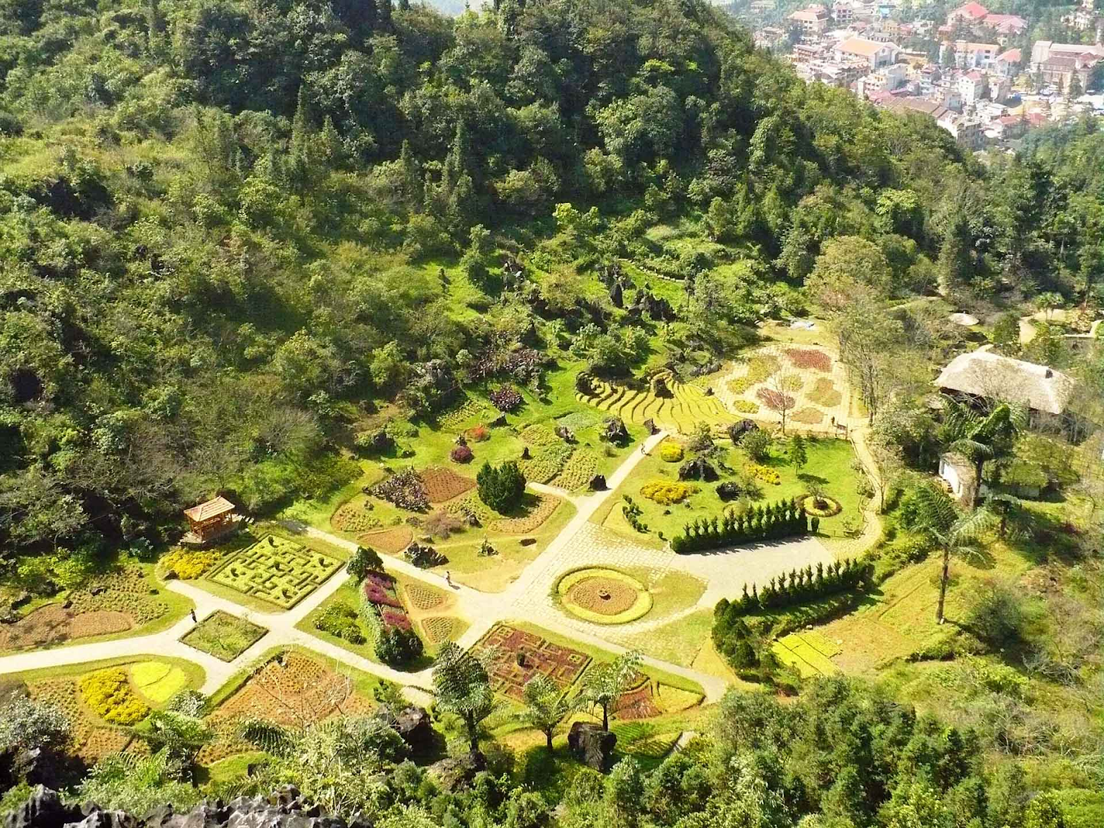 Núi Hàm Rồng là điểm check-in Sa Pa ngày Tết được nhiều du khách lựa chọn.