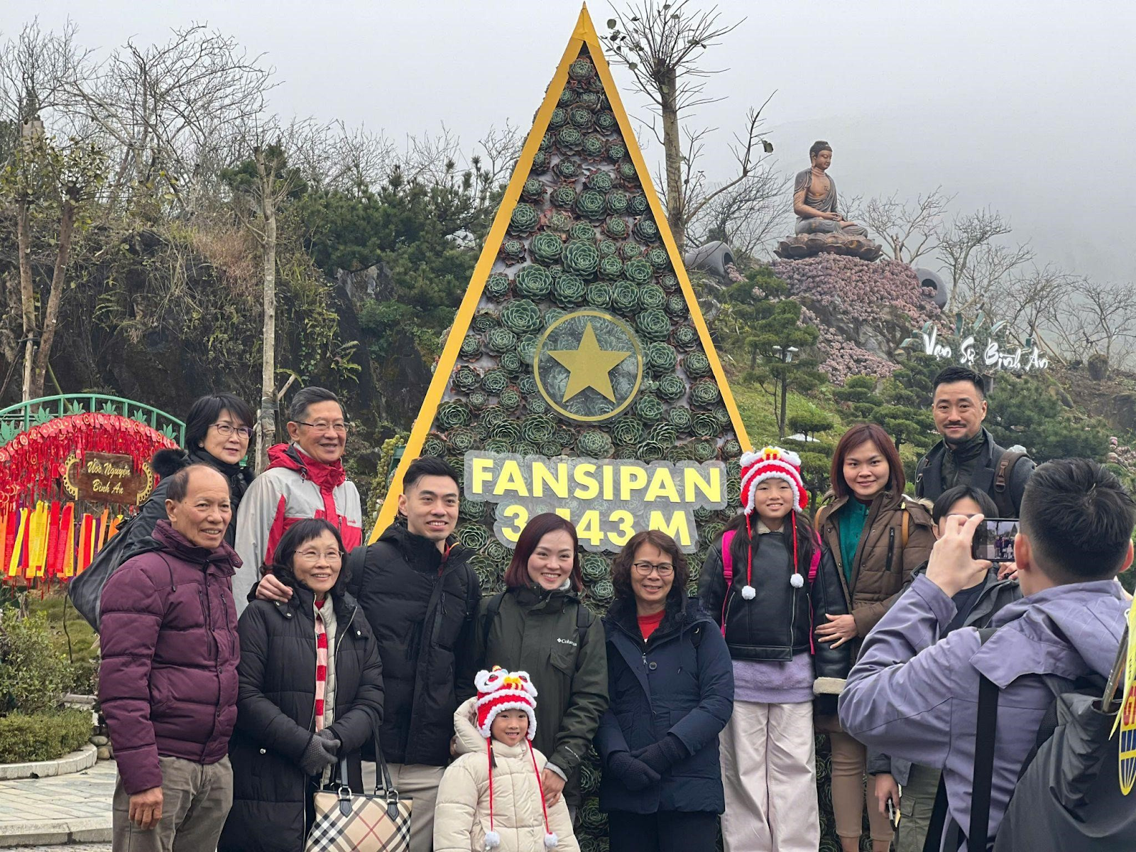 Du khách tham quan đỉnh Fansipan vào ngày mùng 1 Tết