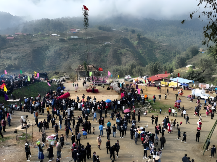 Lễ hội Gầu Tào là một nghi lễ tạ ơn thần linh.
