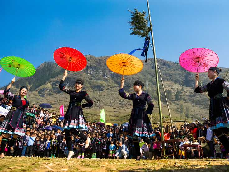 Trong phần hội của Gầu Tào, các hoạt động văn nghệ dân gian giữ vai trò trung tâm.