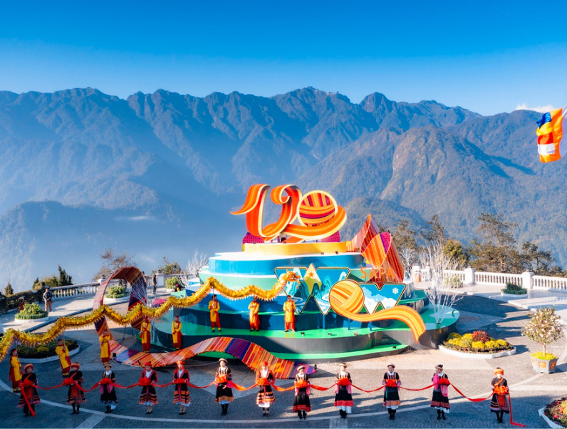 Khai mạc Lễ hội khèn hoa trên đỉnh thiêng Fansipan.