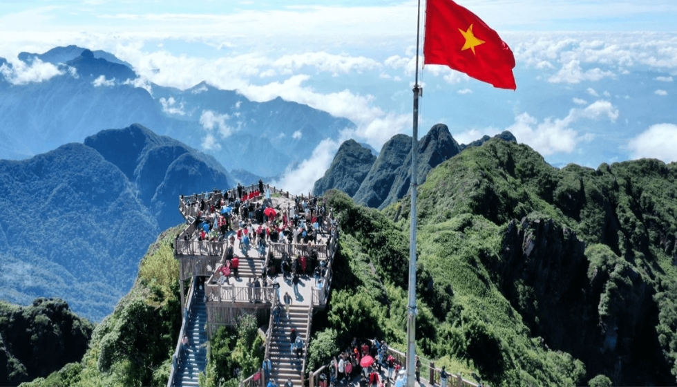 Khung cảnh thiên nhiên tuyệt đẹp tại Fansipa vào tháng 3