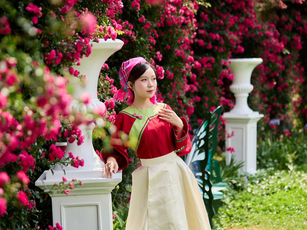 Du khách có trải nghiệm thú vị khi lưu trú tại homestay bản Cát Cát dịp 30/4.