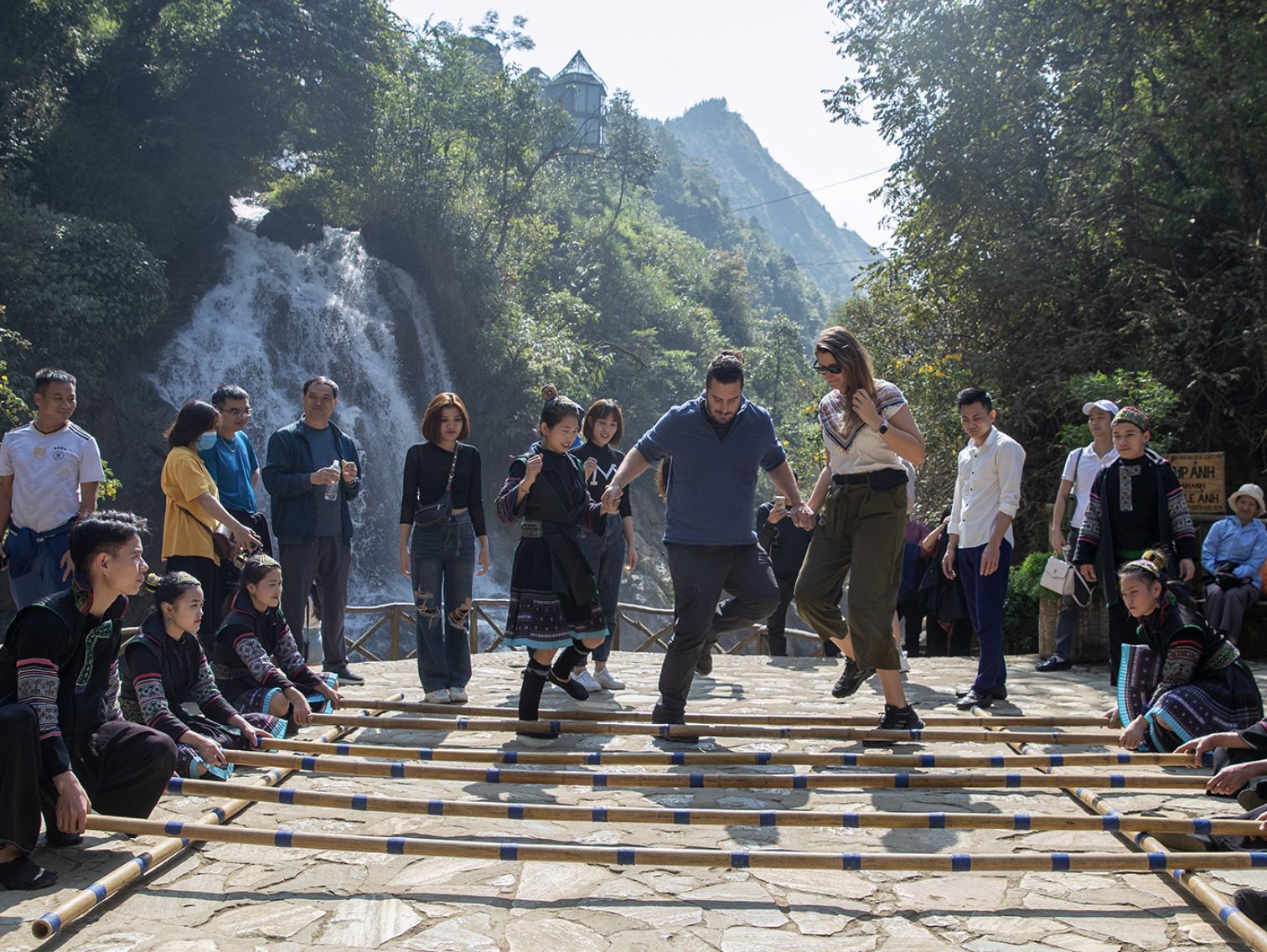 Sa Pa khoác lên mình diện mạo tươi mới với cảnh sắc chuyển mùa đầy sức sống.