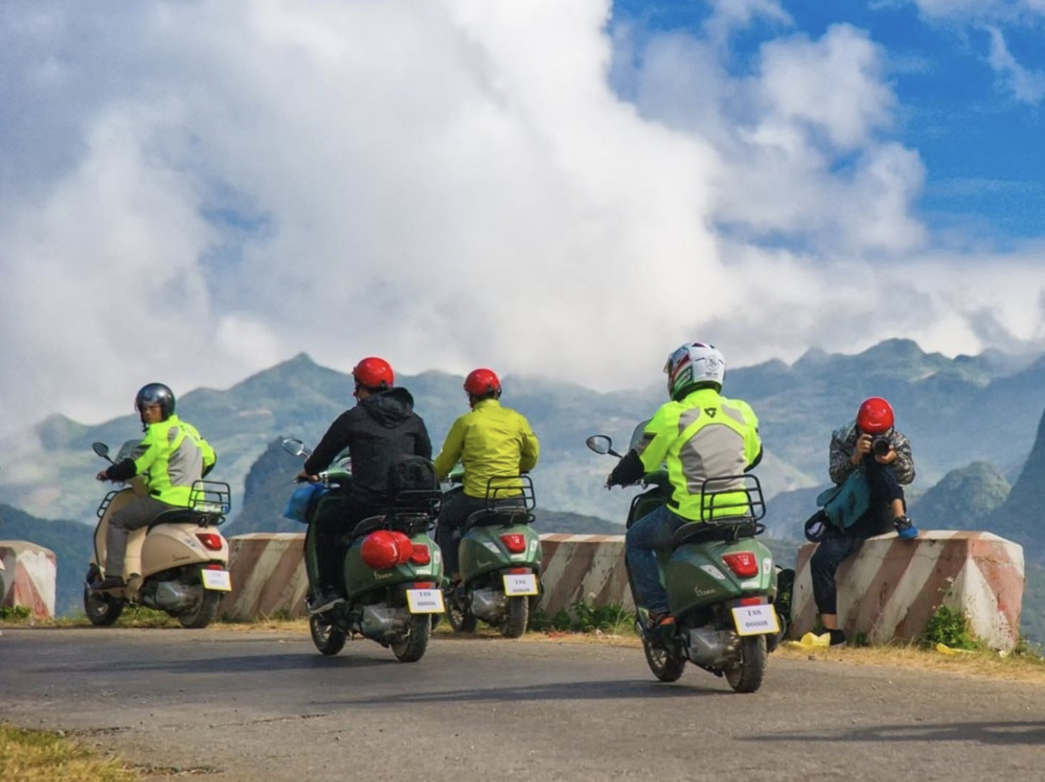 Trang bị bảo hộ đầy đủ sẽ giúp bảo vệ người lái trong suốt hành trình.