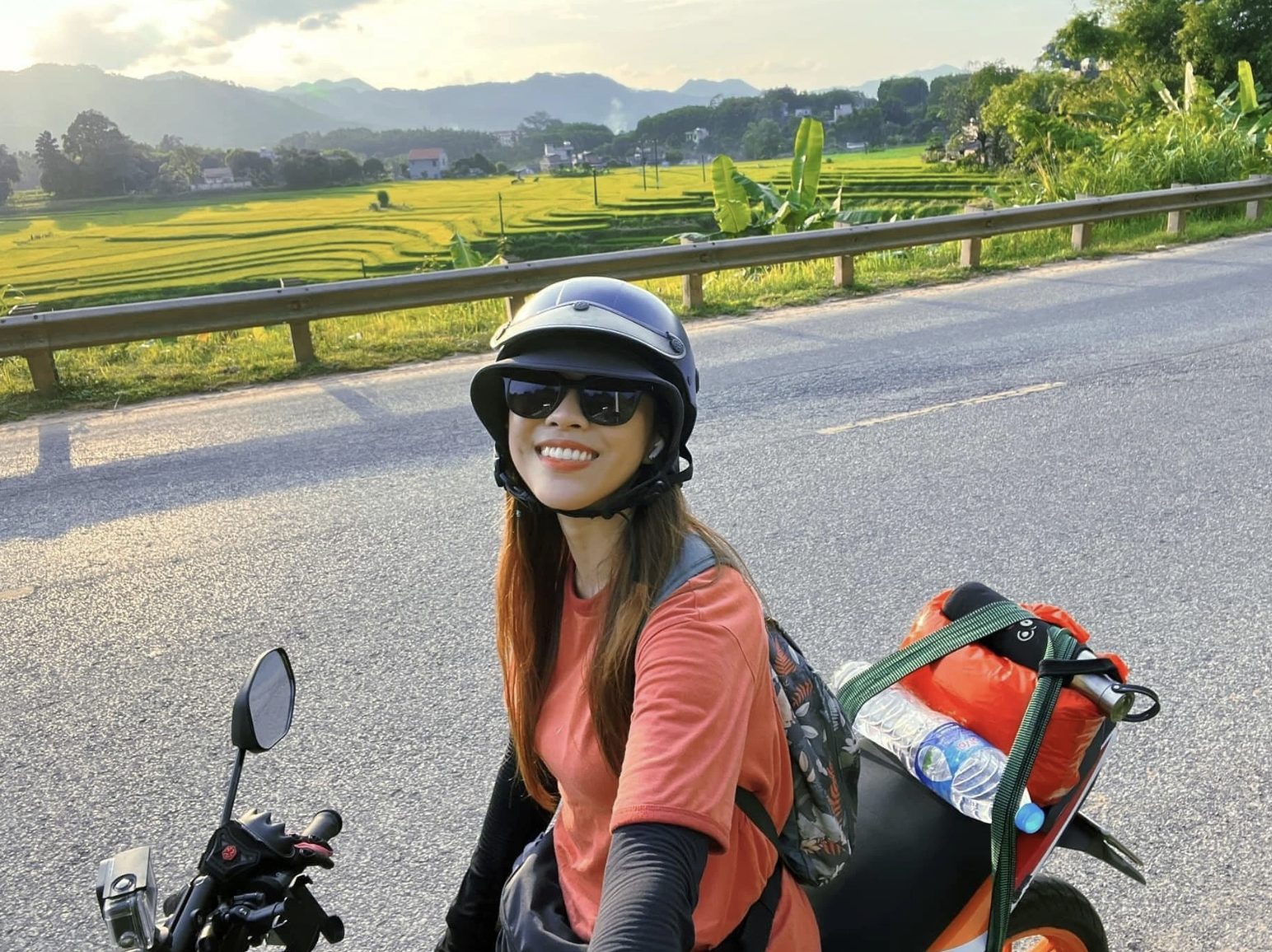 Du khách dễ dàng dừng lại ở bất kỳ góc nào trên cung đường để ngắm cảnh ruộng bậc thang.