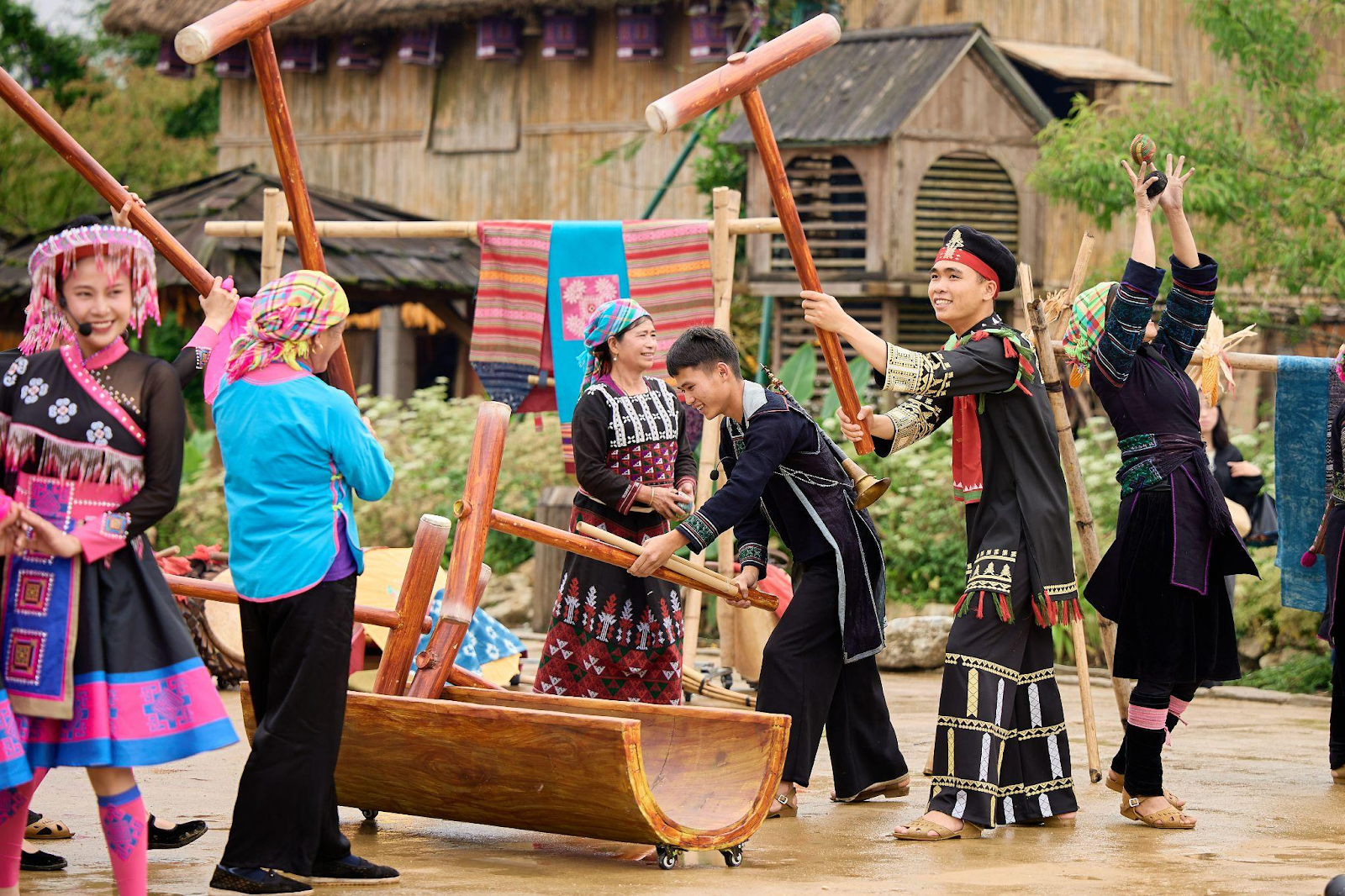 Không khí lễ hội sôi động tại khu du lịch Sun World Fansipan Legend