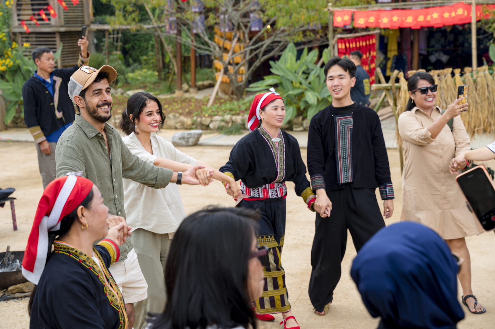 Các hoạt động lễ hội sôi động tại khu vực Bản Mây