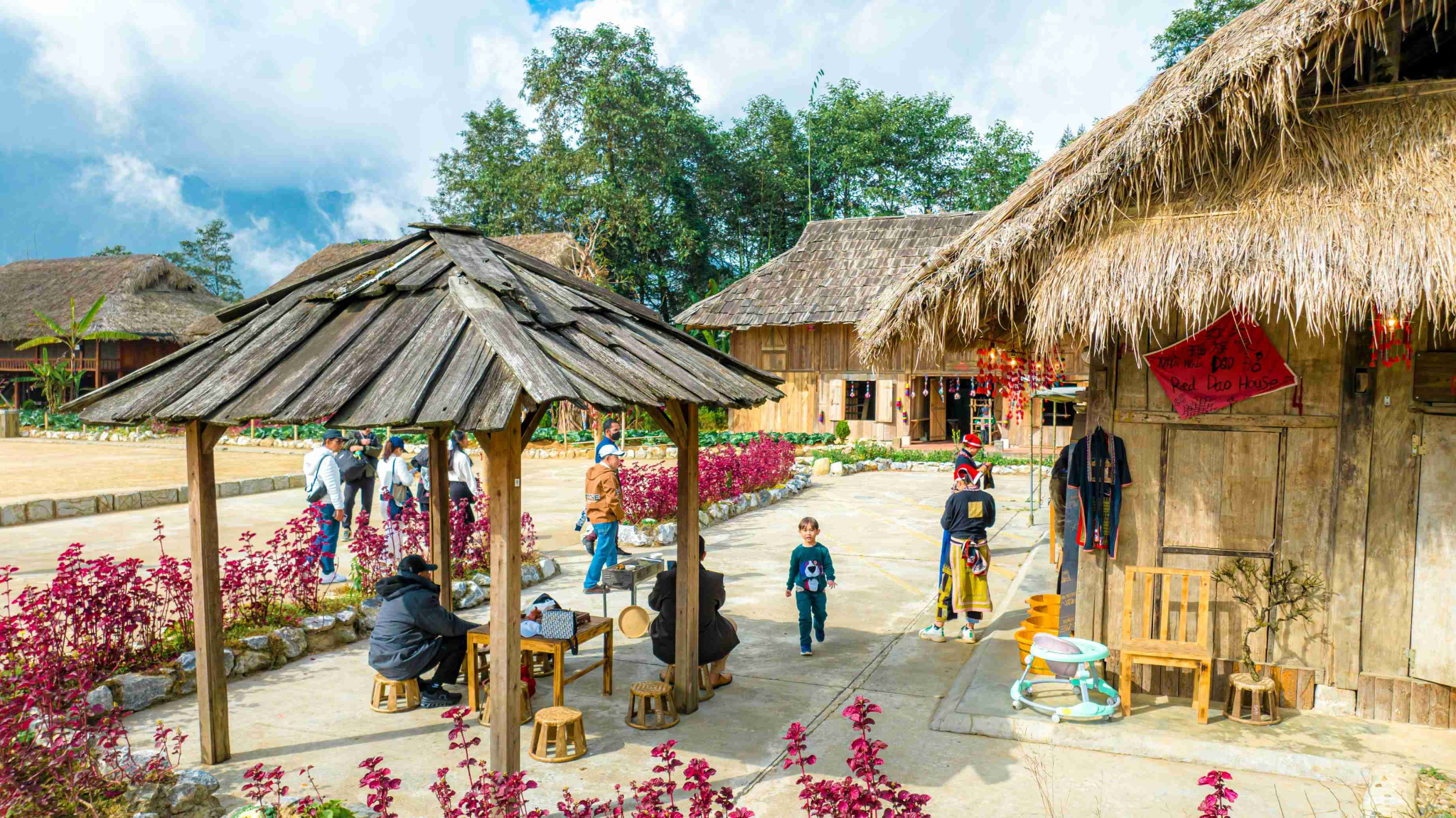 May village is an all-in-one cultural experience for tourist visiting Sa Pa (Source: Collected)