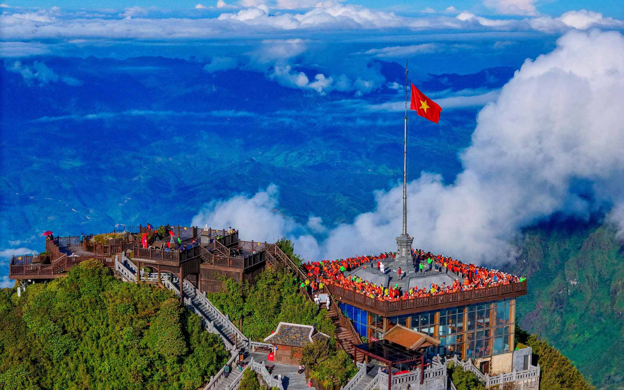 Fansipan sở hữu nhiều góc check in đẹp và đa dạng từ giải trí tới tâm linh
