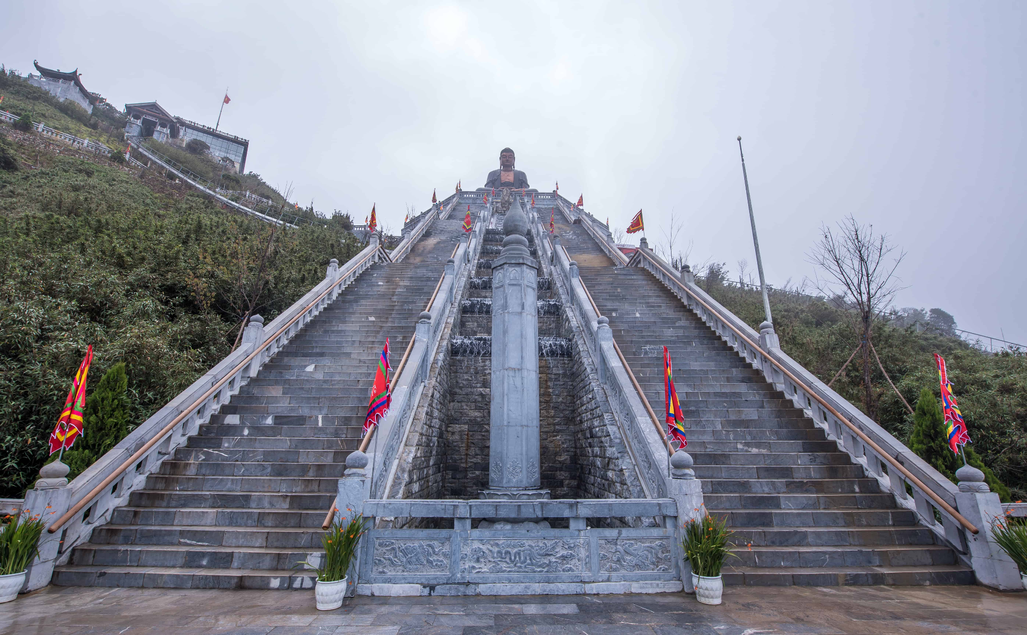 Thác nước 9 tầng là một trong những cảnh quan nổi bật tại khu vực đỉnh Fansipan