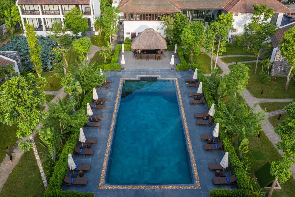 Không gian tự nhiên xanh mát cùng những dãy núi trùng điệp là điểm cộng lớn của các resort Sa Pa có hồ bơi nước nóng