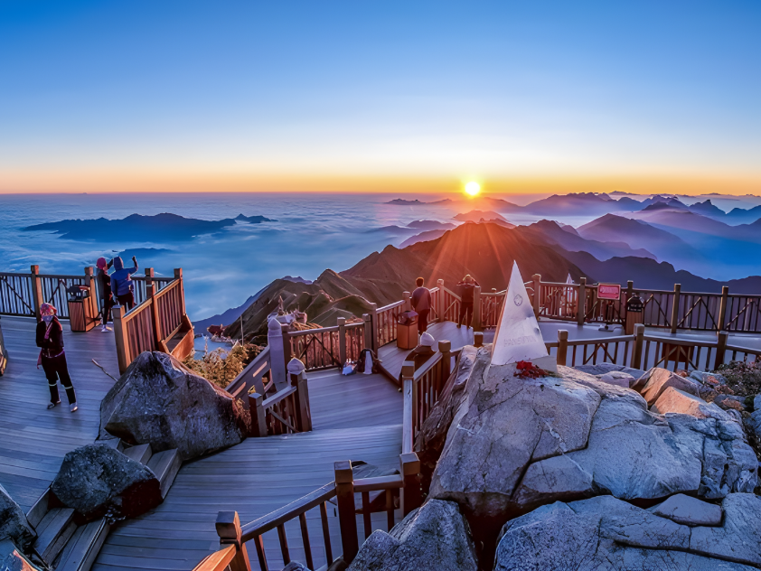 Sa Pa là một trong số ít địa phương tại Việt Nam có thể xuất hiện băng giá và tuyết vào mùa đông.