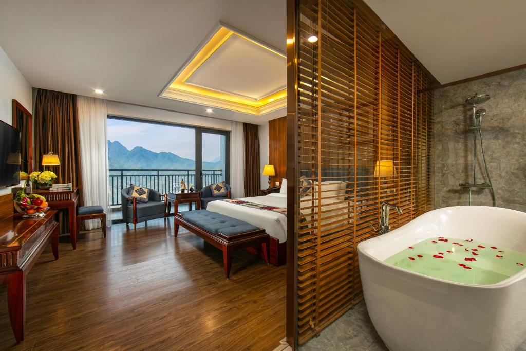 Khách sạn Bamboo Sapa là sự kết hợp hài hòa giữa nét hiện đại và văn hóa vùng cao Tây Bắc.