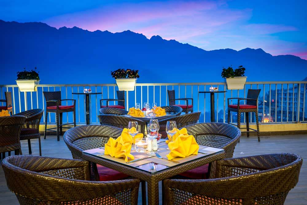 Highland Bar là địa điểm lý tưởng về đêm cho người dân địa phương lẫn du khách gần xa.