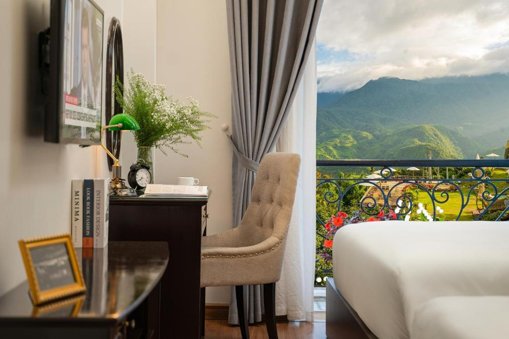 Sapa Praha Hotel nổi bật giữa núi rừng Tây Bắc nhờ kiến trúc lấy cảm hứng từ phong cách châu Âu thanh lịch.