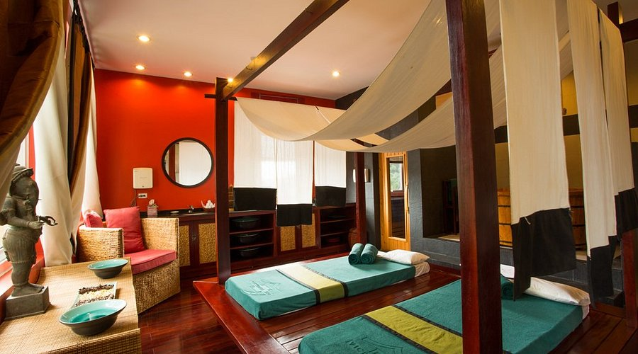 Tổng thể thiết kế hướng đến gợi cảm giác như đang lưu trú trong một ngôi nhà gỗ miền núi giữa thiên nhiên Sa Pa.