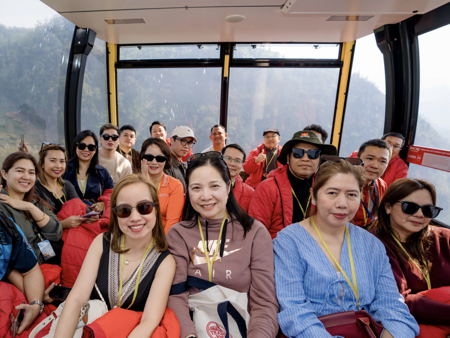 Du khách thoải mái trải nghiệm cáp treo Fansipan cho hành trình chinh phục “Nóc nhà Đông Dương”
