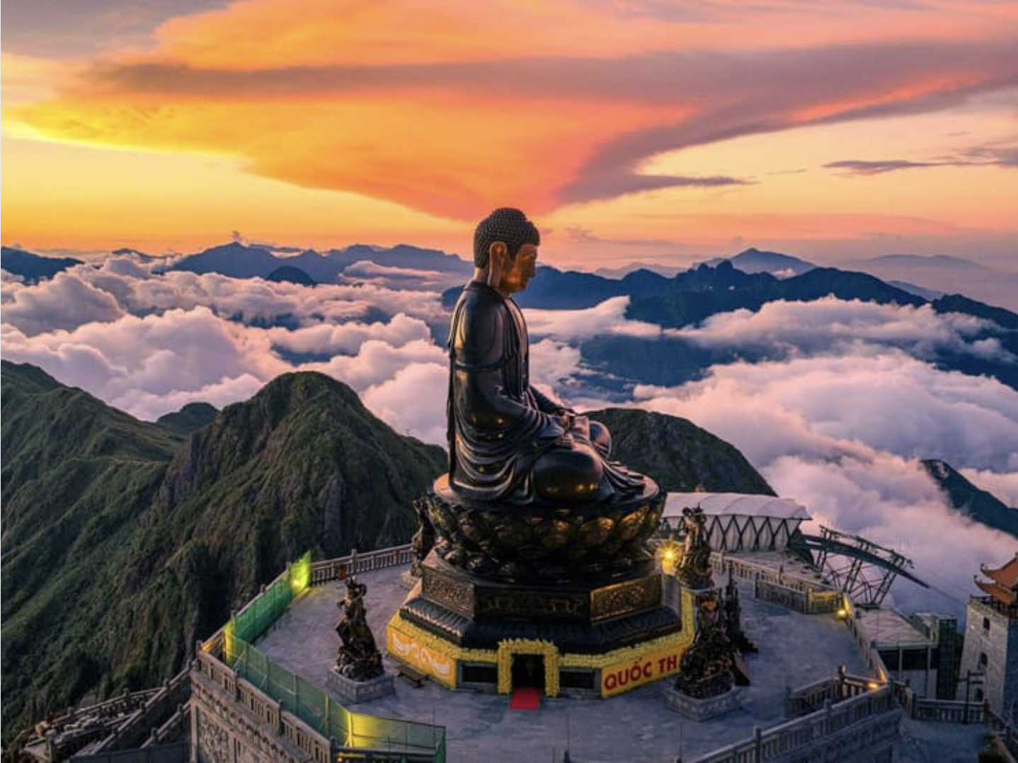 Quần thể tâm linh trên “nóc nhà Đông Dương” mang đậm dấu ấn văn hóa Việt.