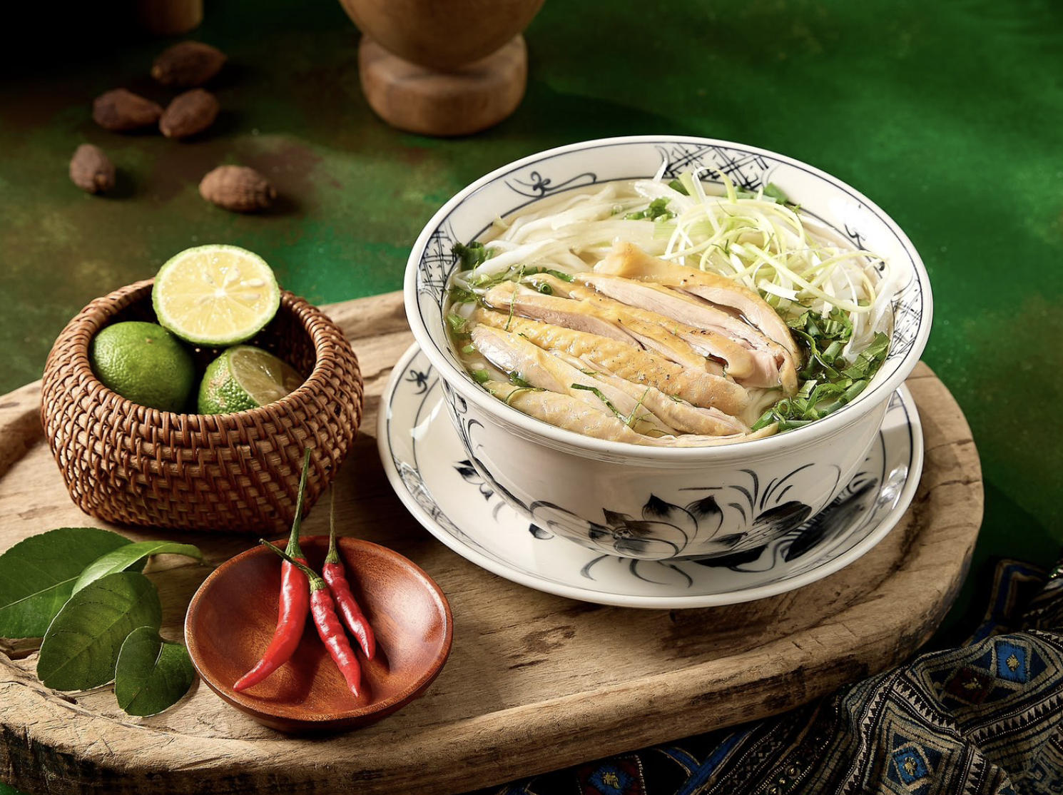 Thưởng thức những món ăn đậm đà hương vị truyền thống tại Nhà hàng Chợ Quê.