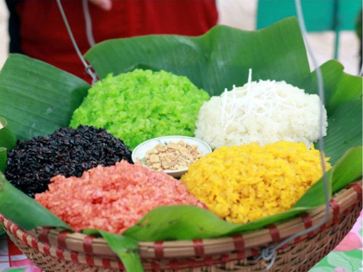 Bữa sáng nóng hổi giữa tiết trời se lạnh Sa Pa mang đến khởi đầu nhẹ nhàng cho hành trình khám phá Fansipan.