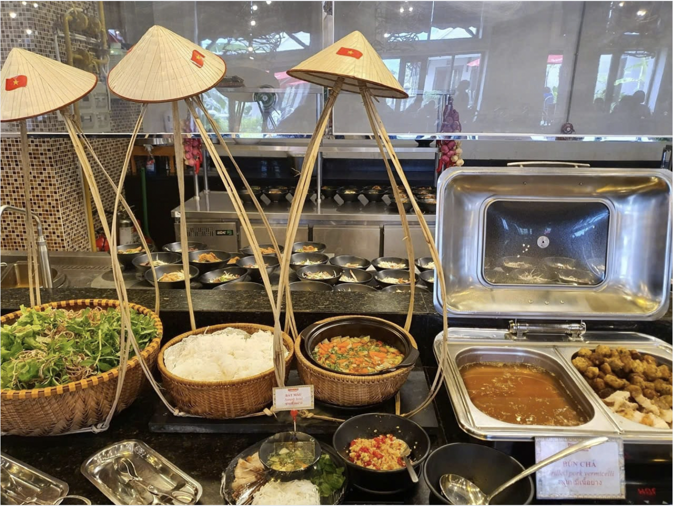 Thưởng thức ẩm thực mang đến trải nghiệm thư giãn và nhẹ nhàng tại nhà hàng Vân Sam.