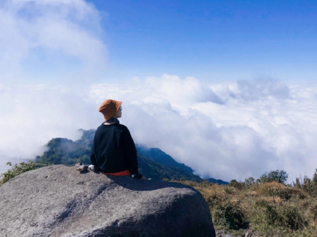 Đến Sa Pa mùa săn mây du khách ví như cảm giác được chạm tay vào bầu trời.