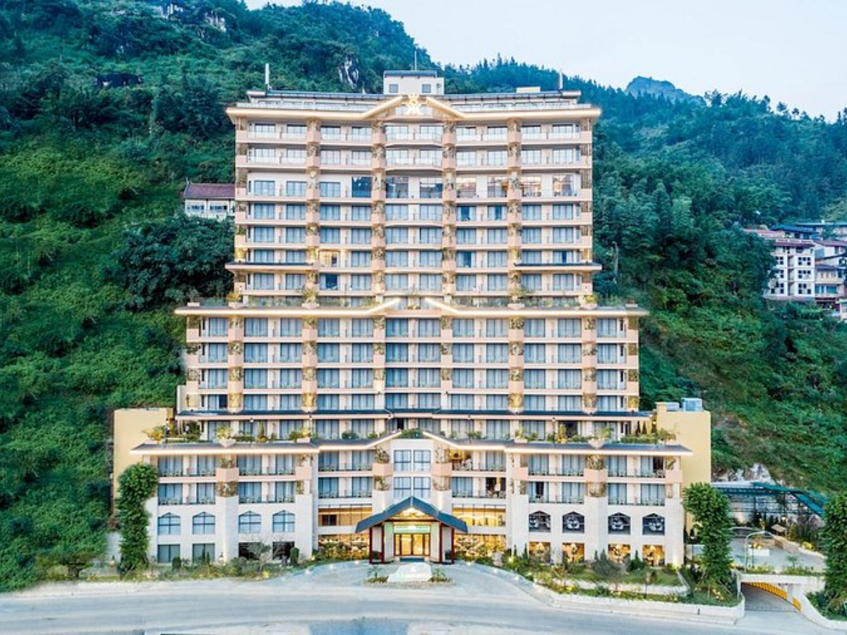KK Sapa Hotel sở hữu vị trí đắc địa với tầm nhìn hướng trọn thung lũng Mường Hoa.