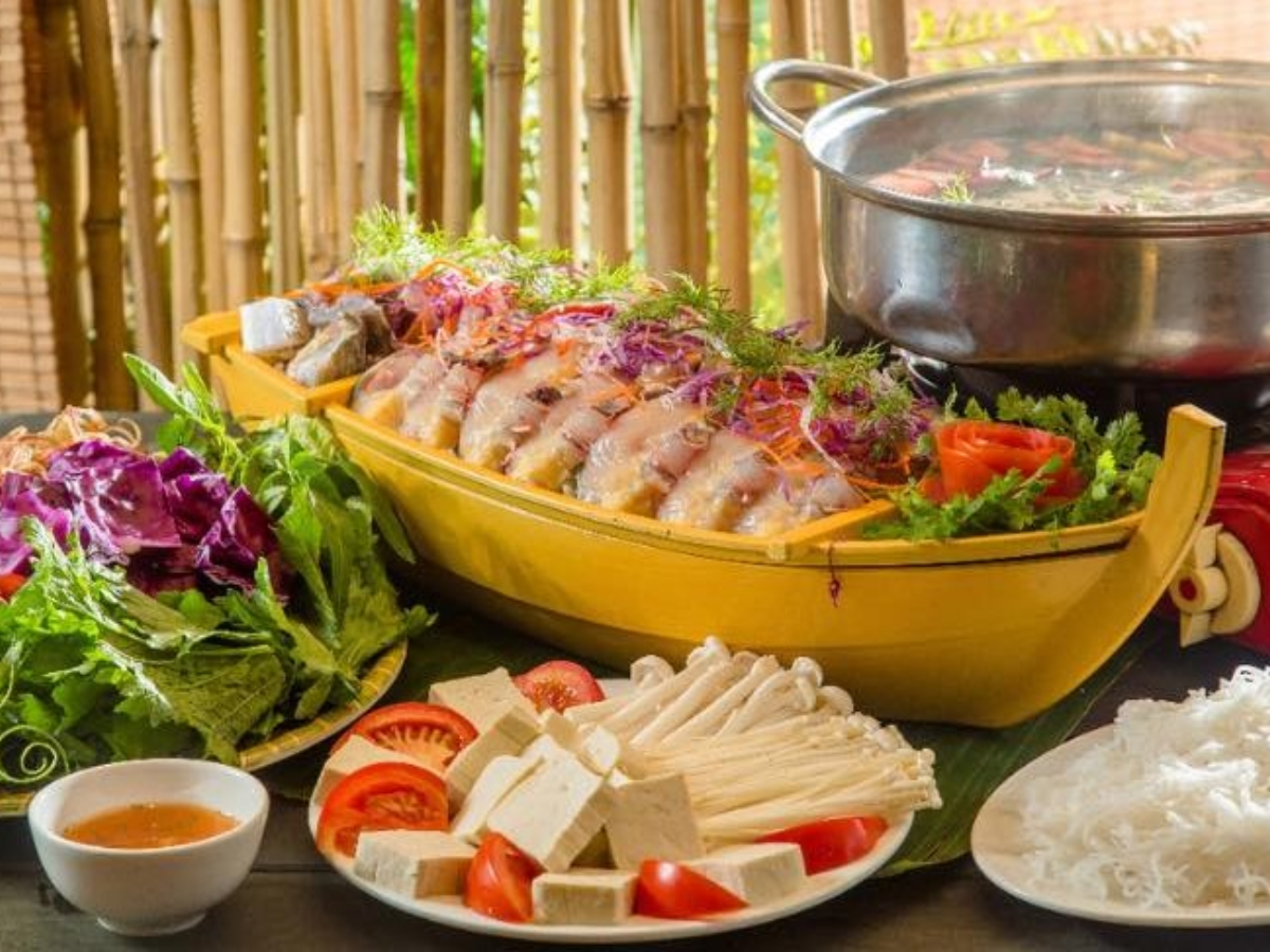 Nhà hàng Cá Tầm Vua Sapa phục vụ cá tầm tươi ngon từ các trang trại dưới chân núi.