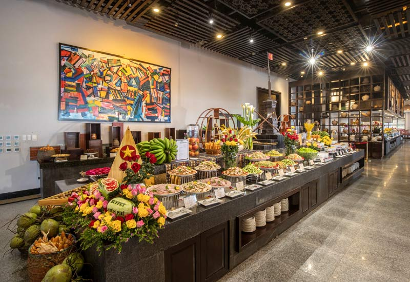 Quầy ẩm thực hấp dẫn tại nhà hàng buffet Vân Sam