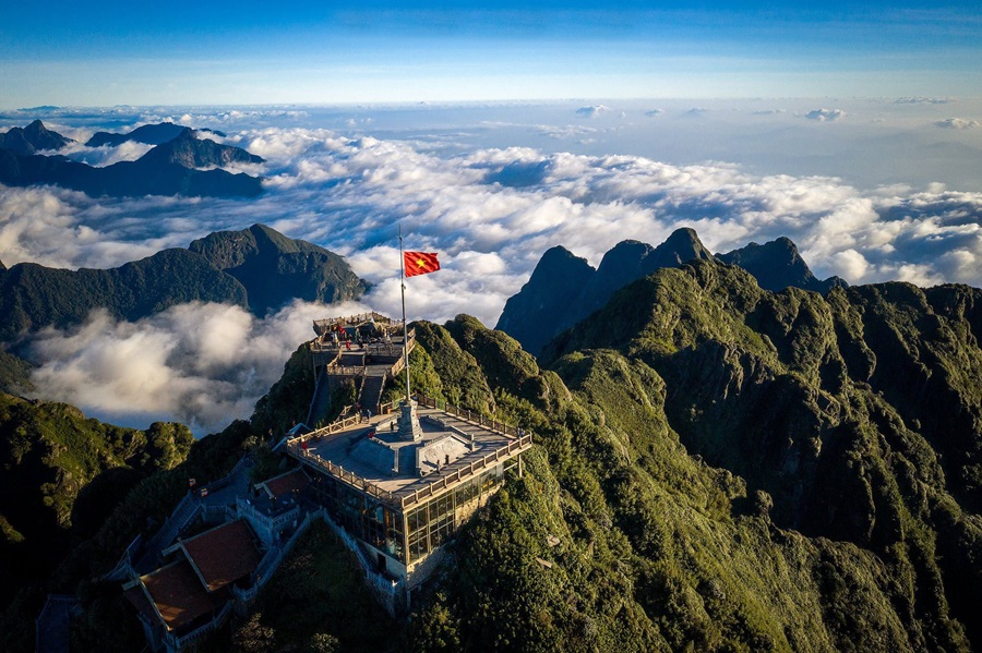 Khung cảnh thiên nhiên hùng vĩ trên đỉnh Fansipan