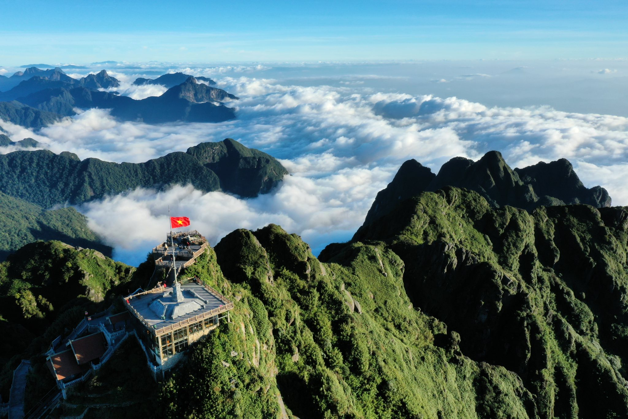 Sapa and Fansipan attract tourists thanks to their cool weather and majestic scenery.
