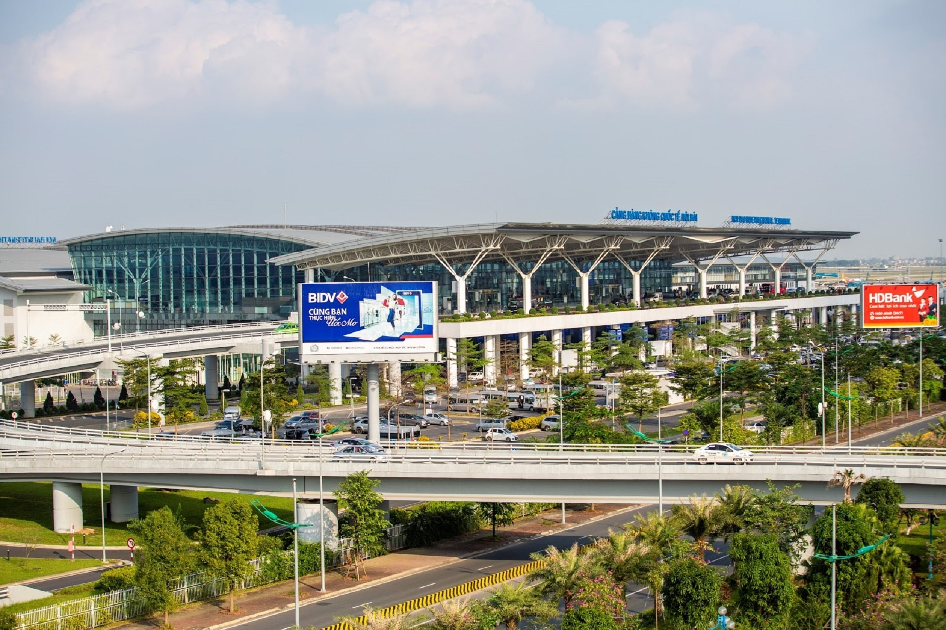 To travel to Sapa, tourists must fly to Noi Bai International Airport.