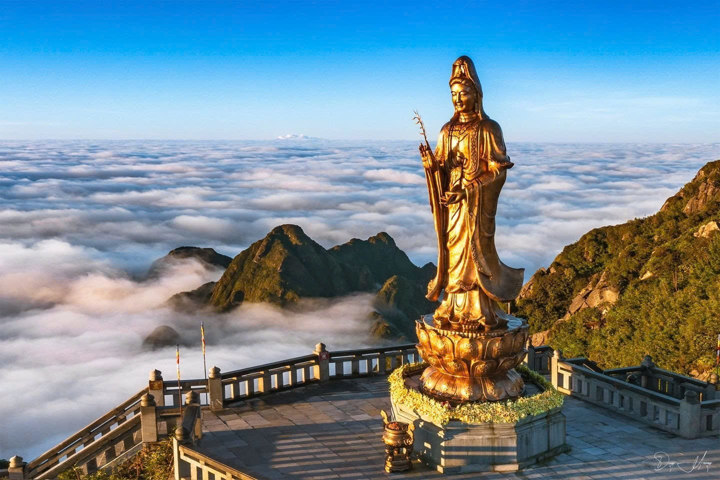 The 12-meter-tall bronze statue of Avalokiteshvara Bodhisattva stands amidst the clouds of Fansipan.