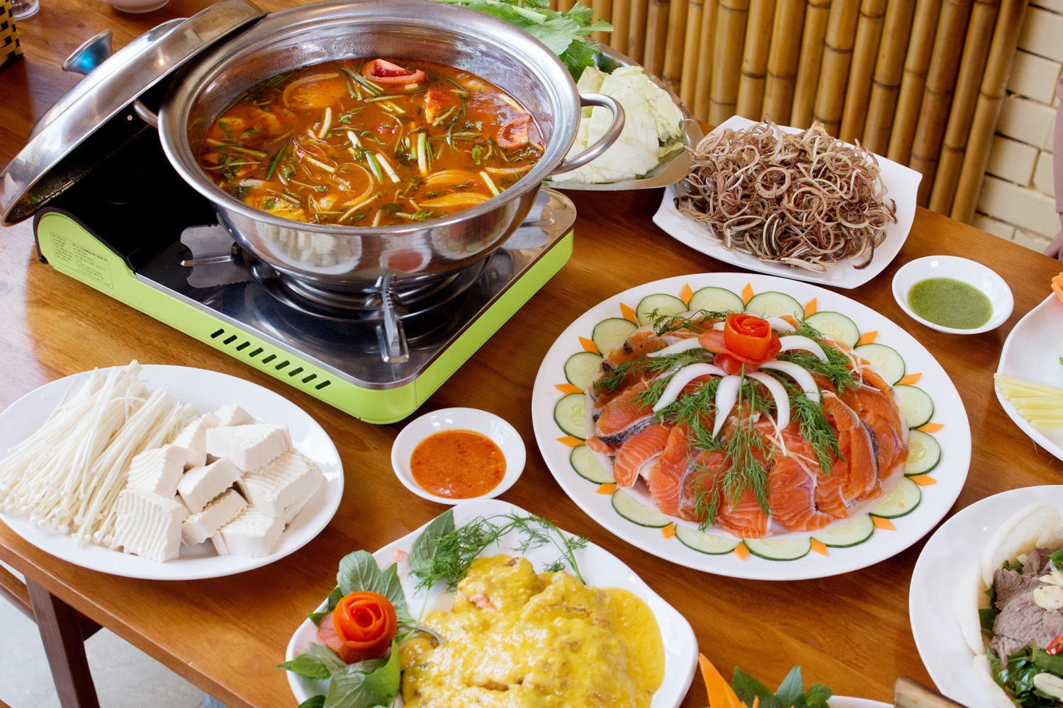Visitors to Sapa should not miss the salmon hot pot dish.