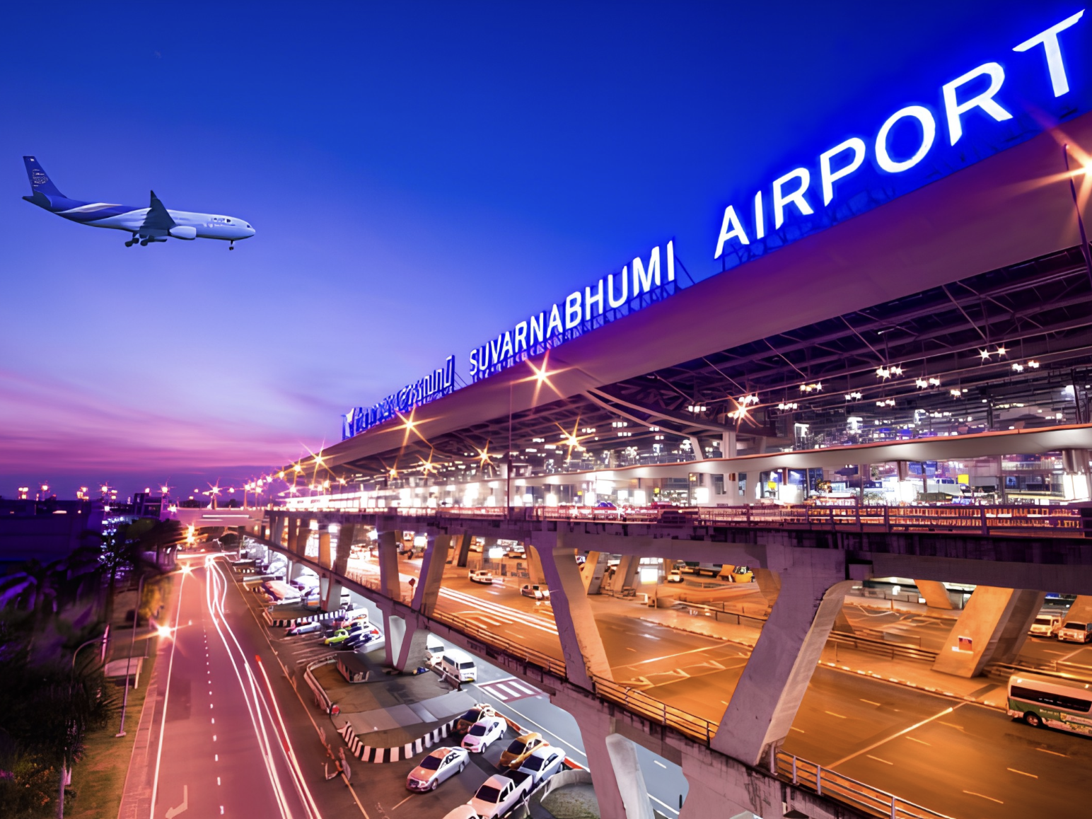 สนามบินสุวรรณภูมิ – สนามบินที่มีบทบาทเป็นสะพานเชื่อมสำคัญในการพัฒนาเศรษฐกิจ การเมือง สังคม และการท่องเที่ยวของกรุงเทพมหานคร