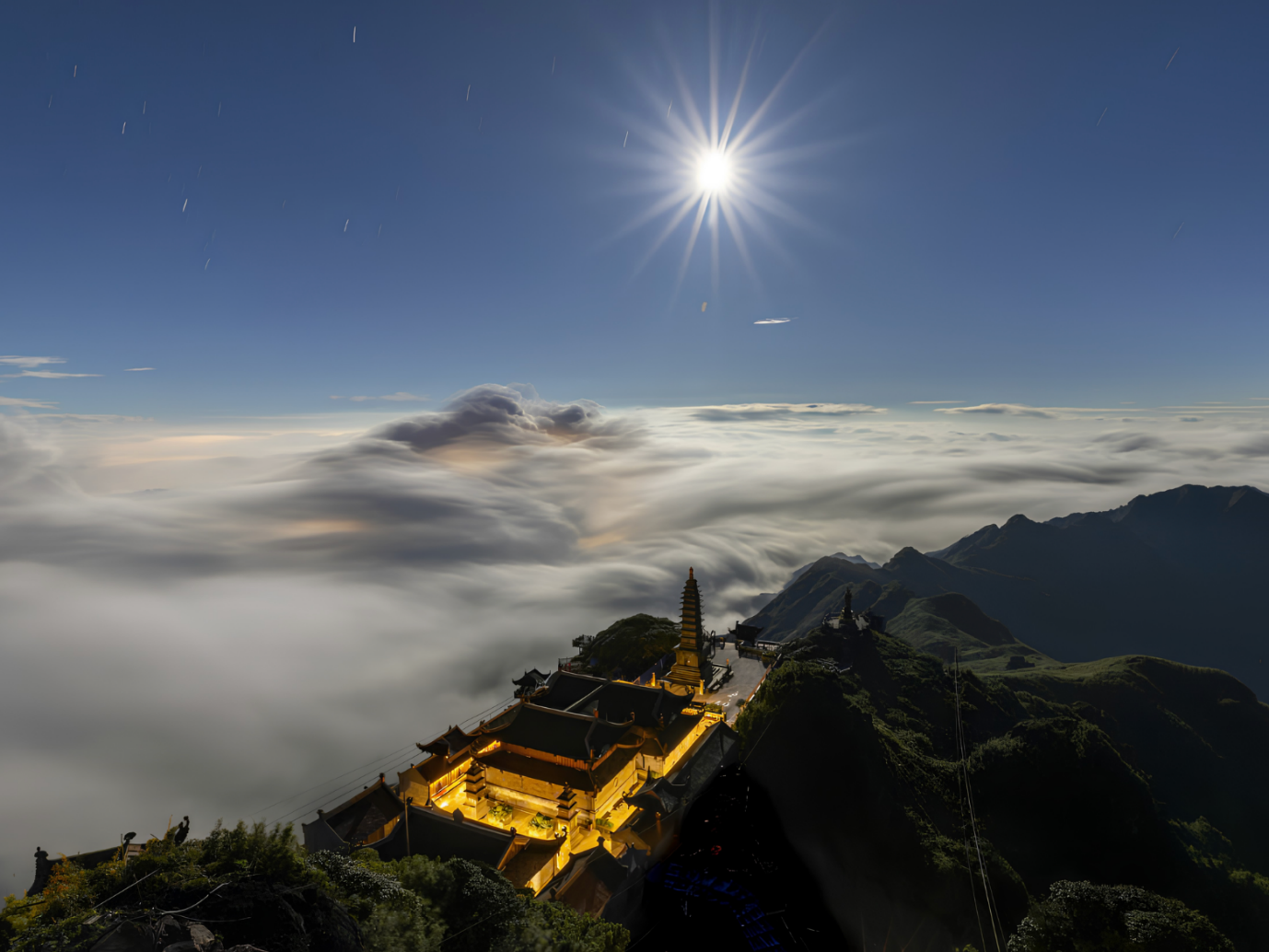 旅客彷彿置身於越南西北高山地區的雲海之間。
