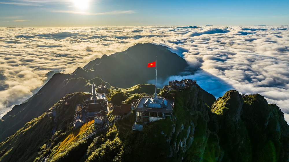 The magnificent natural scenery on the summit of Fansipan
