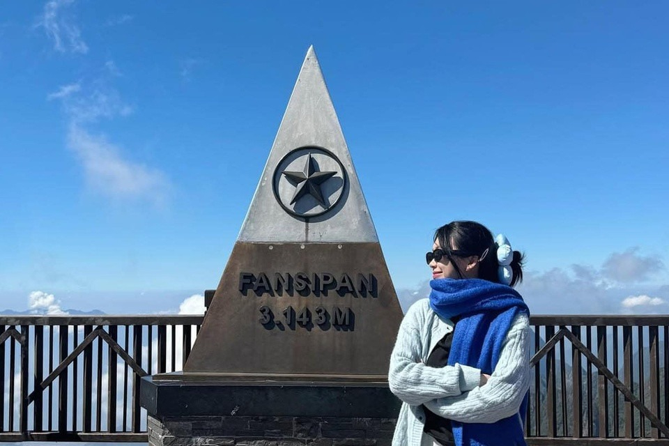 Tourists enjoy taking photos at the 3.143 m milestone