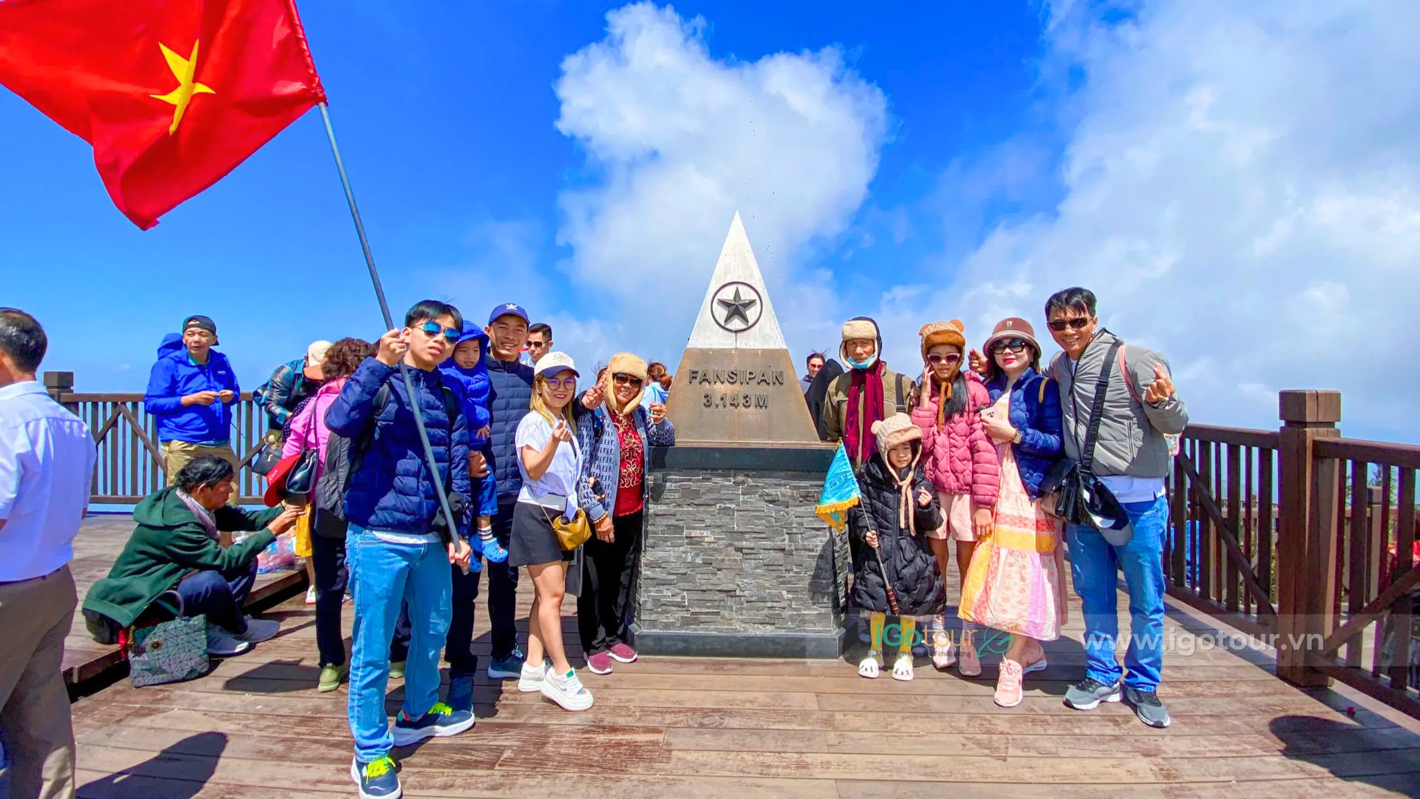 Tourists check in at the 3143m milestone